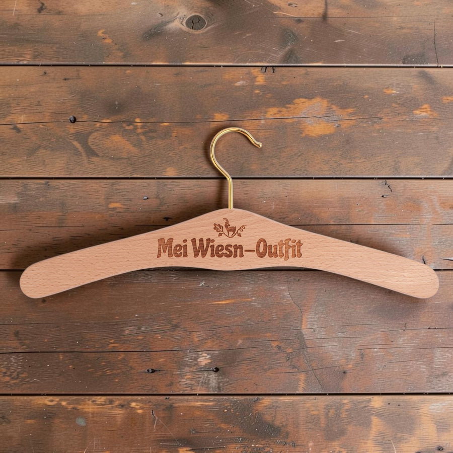 Kleiderbügel "Mei Wiesn-Outfit" von meinherzschlag – Produktbild 1 von 2.