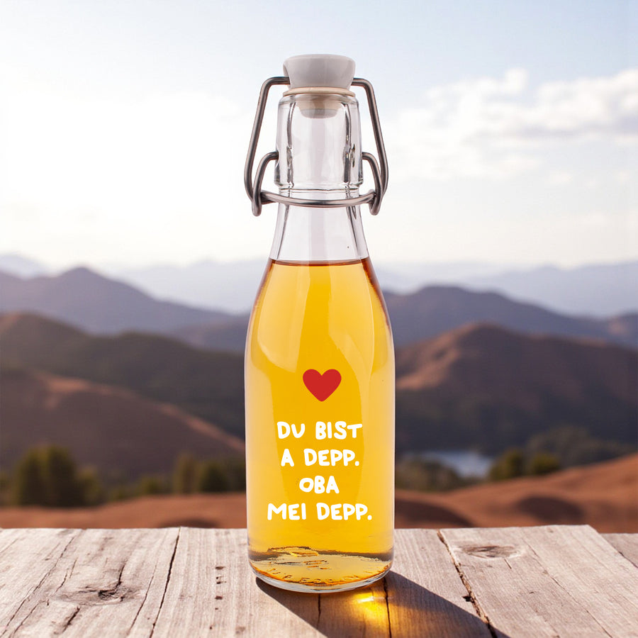 Likör/Schnaps "Du bist a Depp. Oba mei Depp." von meinherzschlag – Produktbild 1 von 7.