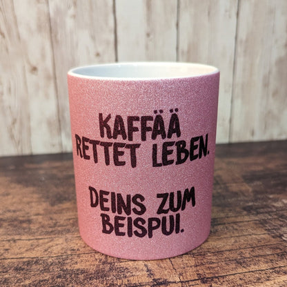 Glitzertasse "Kaffää rettet Leben!" - meinherzschlag.de