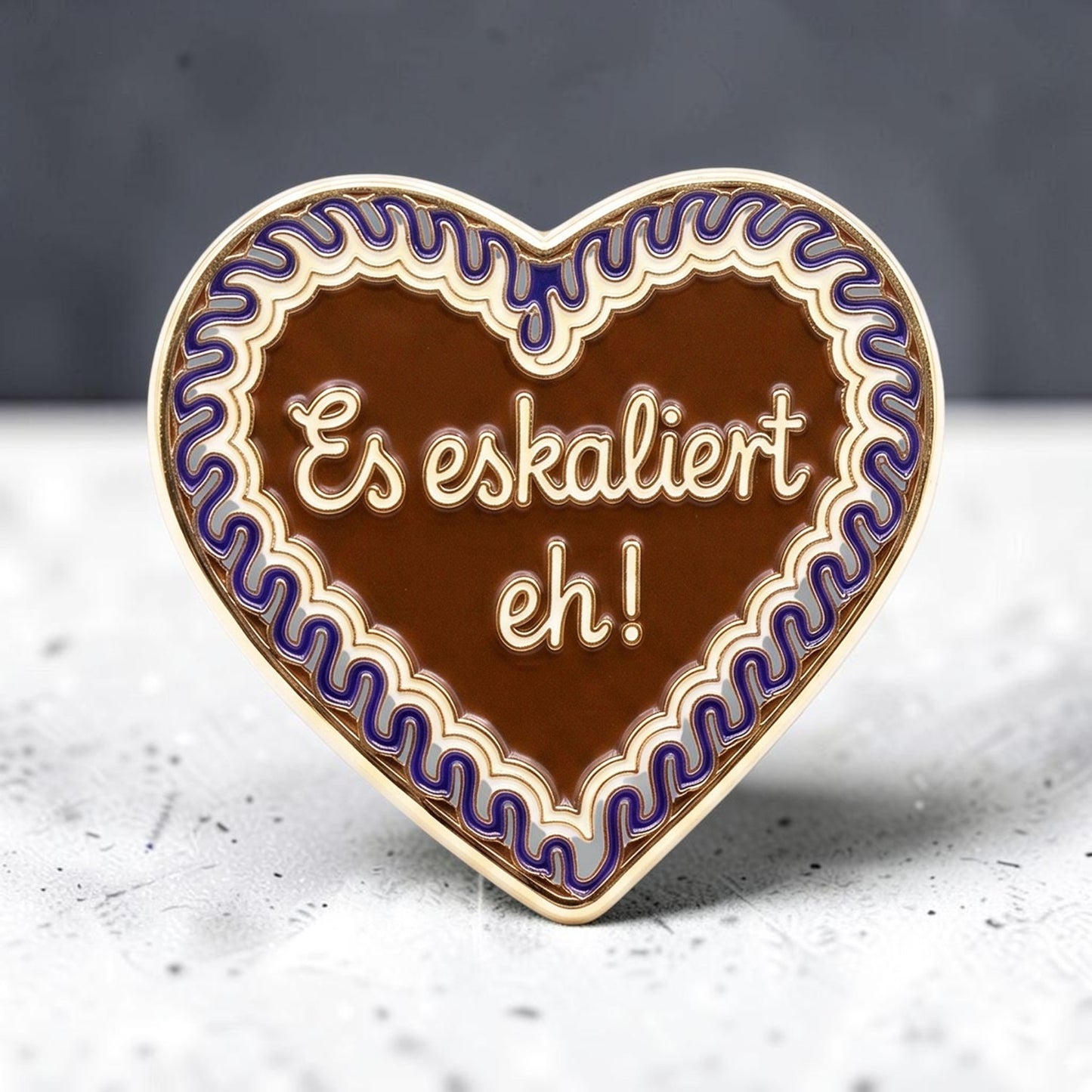 Ansteck-Pin "Es eskaliert eh!"
