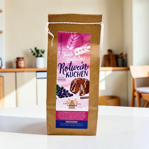 Papiertüte mit Etikett: Backmischung Tante Mathildes Rotweinkuchen, 520 g, von der Kunstmühle Hofmeir