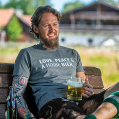 Herren - Shirt "Love, Peace & A Hoibe Bier" - meinherzschlag.de