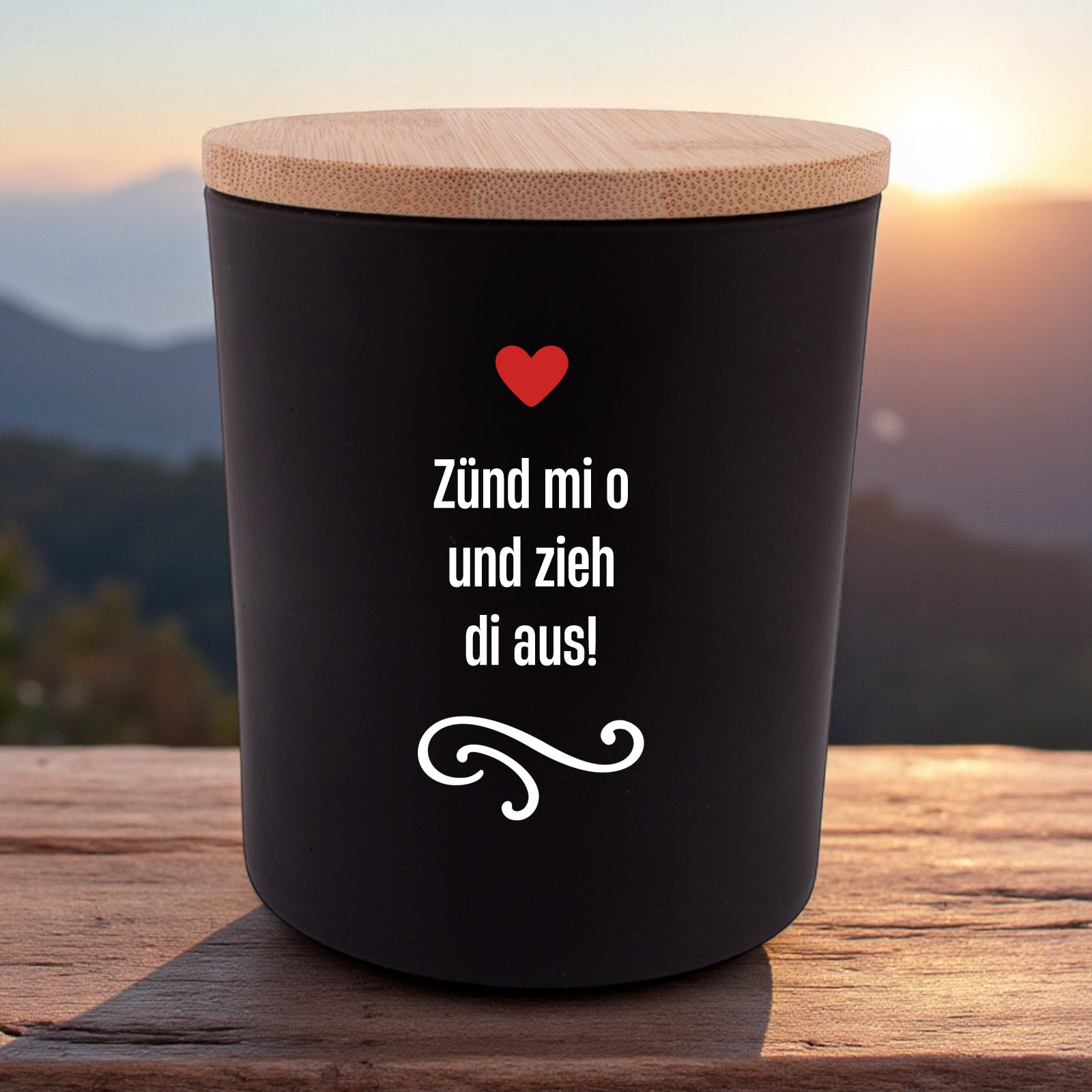 Duftkerze "Zünd mi o und zieh di aus!" - meinherzschlag.de
