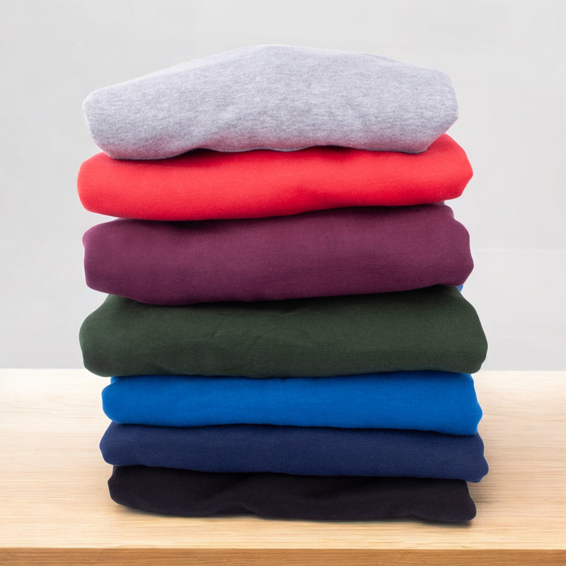 Stapel bayerischer Hoodies in verschiedenen Farben