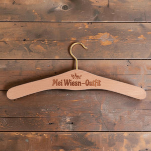 Kleiderbügel "Mei Wiesn-Outfit" von meinherzschlag – Produktbild 1 von 2.