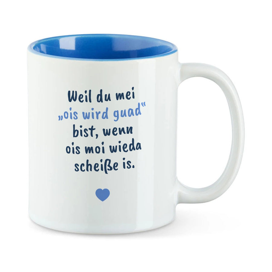 Weiße Tasse mit blauer Innenseite und dem bairischen Spruch „Weil du mei ‚ois wird guad‘ bist, wenn ois moi wieda scheiße is.“ in Pinselschrift.