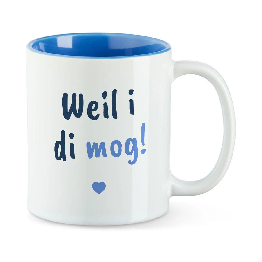 Weiße Tasse mit blauer Innenseite und dem bairischen Spruch „Weil i di mog!“ in Pinselschrift.